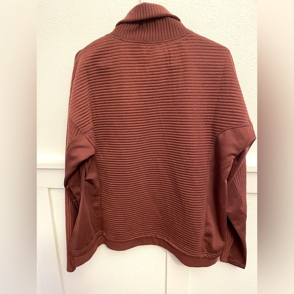 Tahari Sport Women’s Top Long Sleeve Sweatshirt medium brown Turtleneck Pullover - Picture 2 of 4